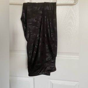 Camo black leggings